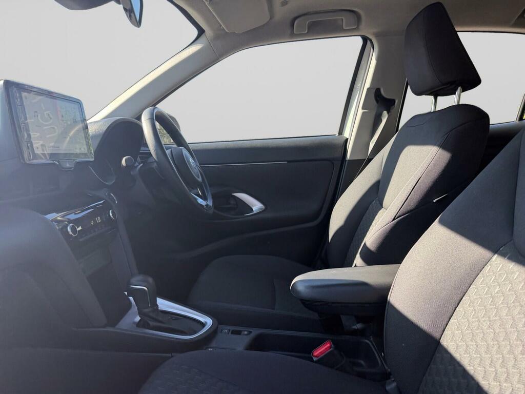 Toyota Yaris Cross 1.5 Hybrid Icon Cvt RJ25KLM White #6