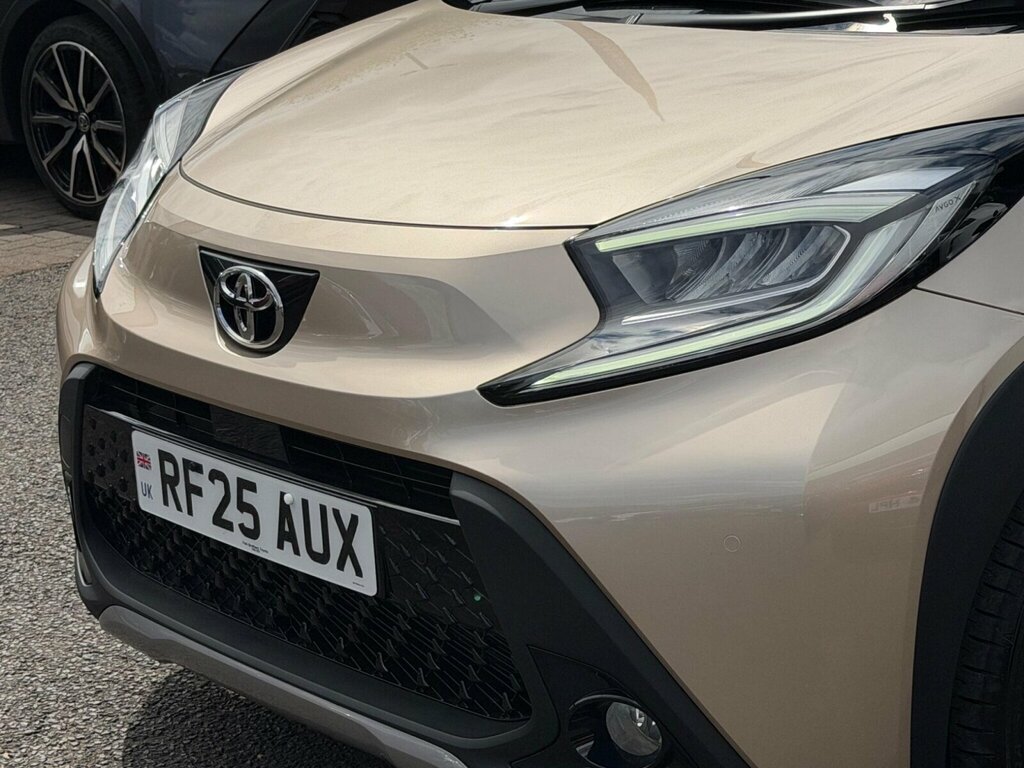 Toyota Aygo X 1.0 Vvt-i Exclusive Beige #5
