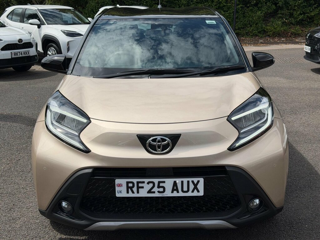 Toyota Aygo X 1.0 Vvt-i Exclusive Beige #3