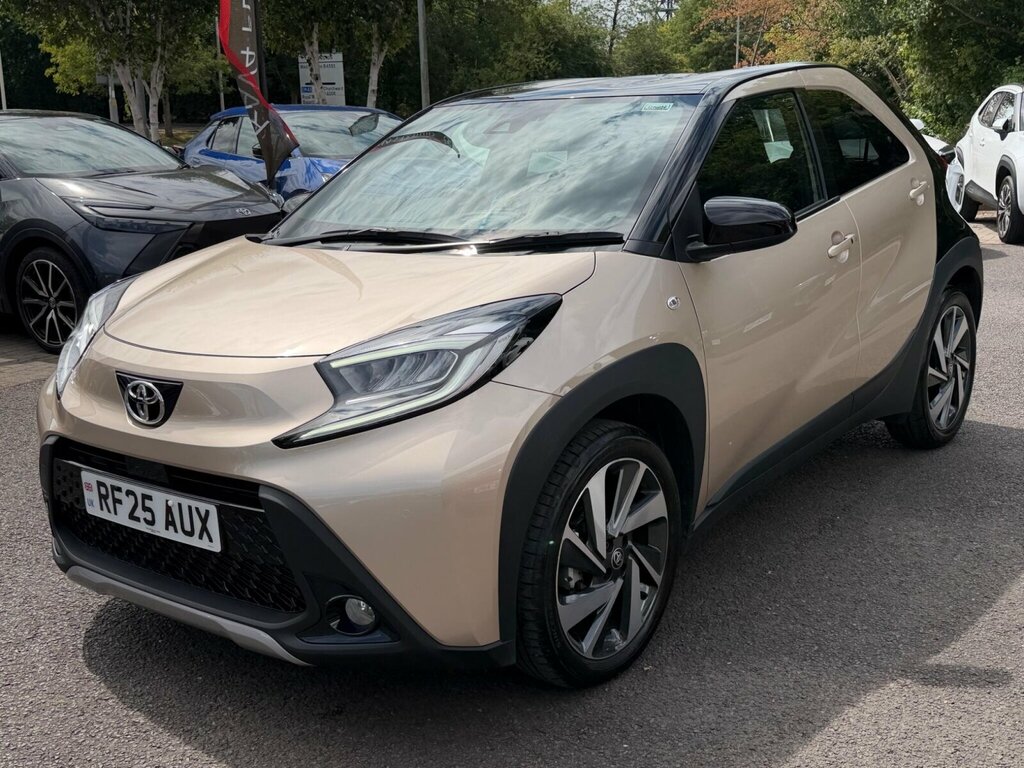 Toyota Aygo X 1.0 Vvt-i Exclusive Beige #4