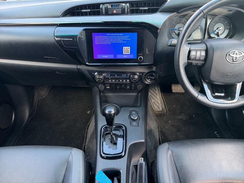 Toyota HILUX Invincible Dcab Pick Up 2.4 D-4d Grey #9