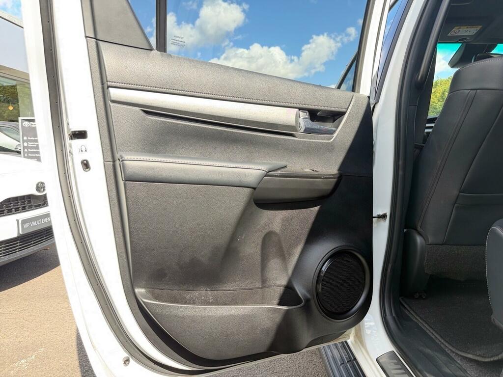 Toyota HILUX Invincible Dcab Pick Up 2.4 D-4d Grey #18