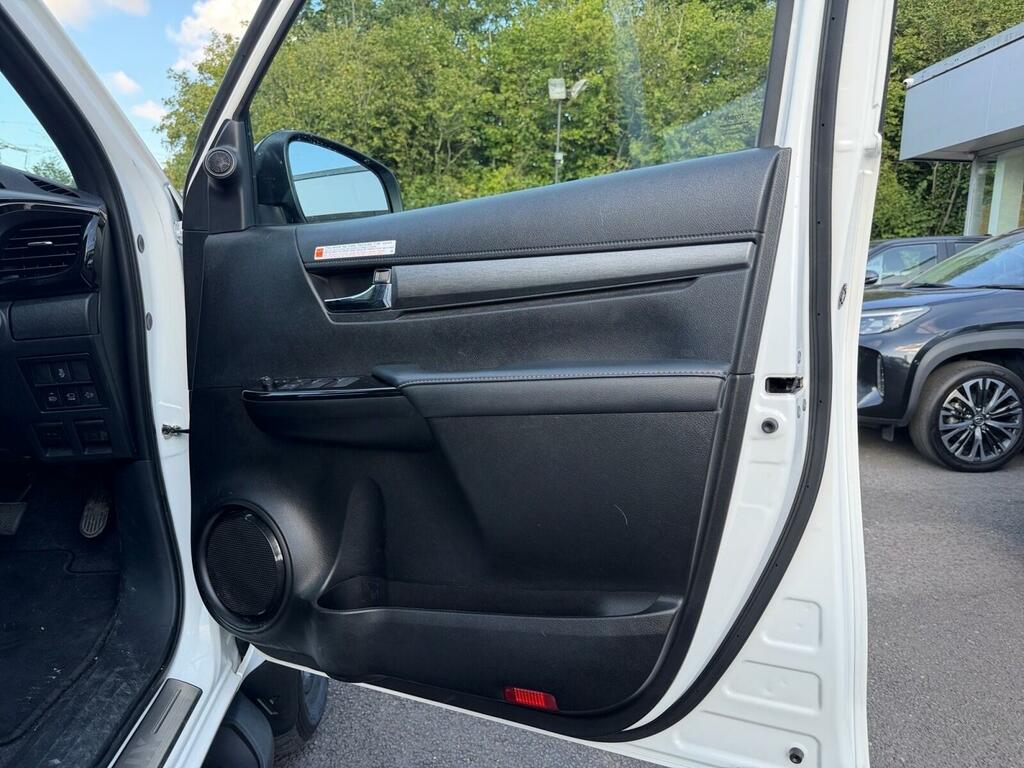 Toyota HILUX Invincible Dcab Pick Up 2.4 D-4d Grey #21