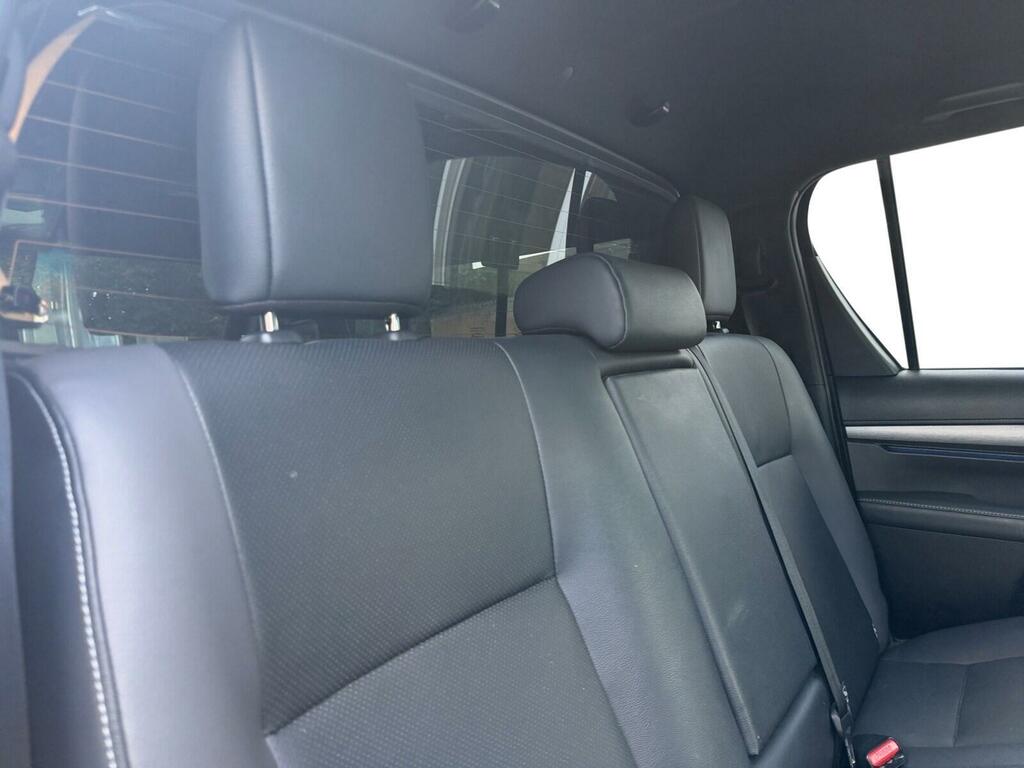 Toyota HILUX Invincible Dcab Pick Up 2.4 D-4d Grey #8
