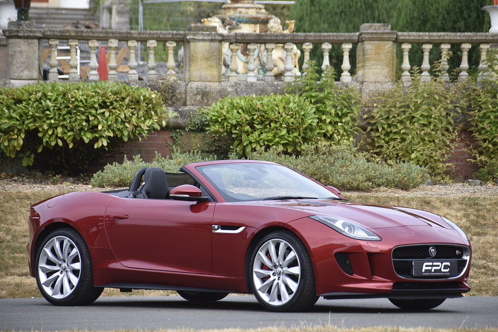 Jaguar F-Type V8 S Red