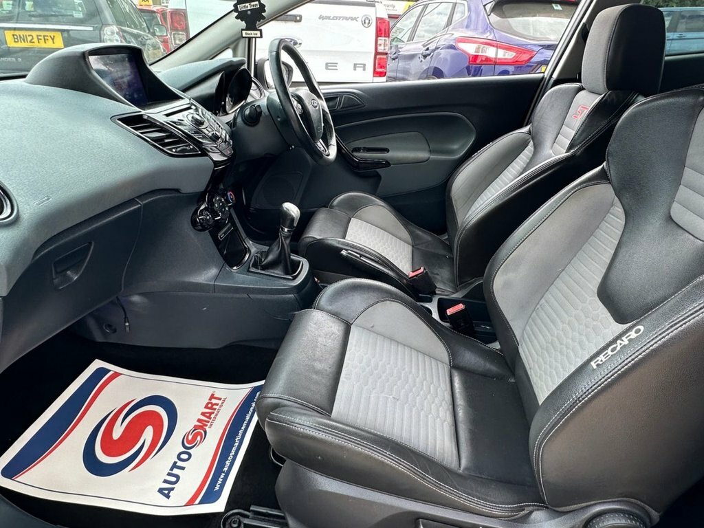 Ford Fiesta 1.6 Titanium Hatchback 139 Gkm Red #50