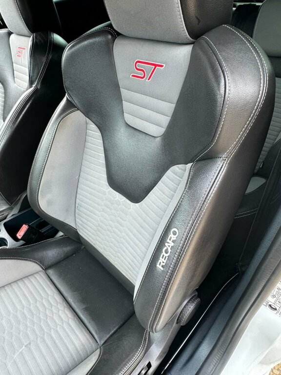 Ford Fiesta 1.6 Titanium Hatchback 139 Gkm Red #53