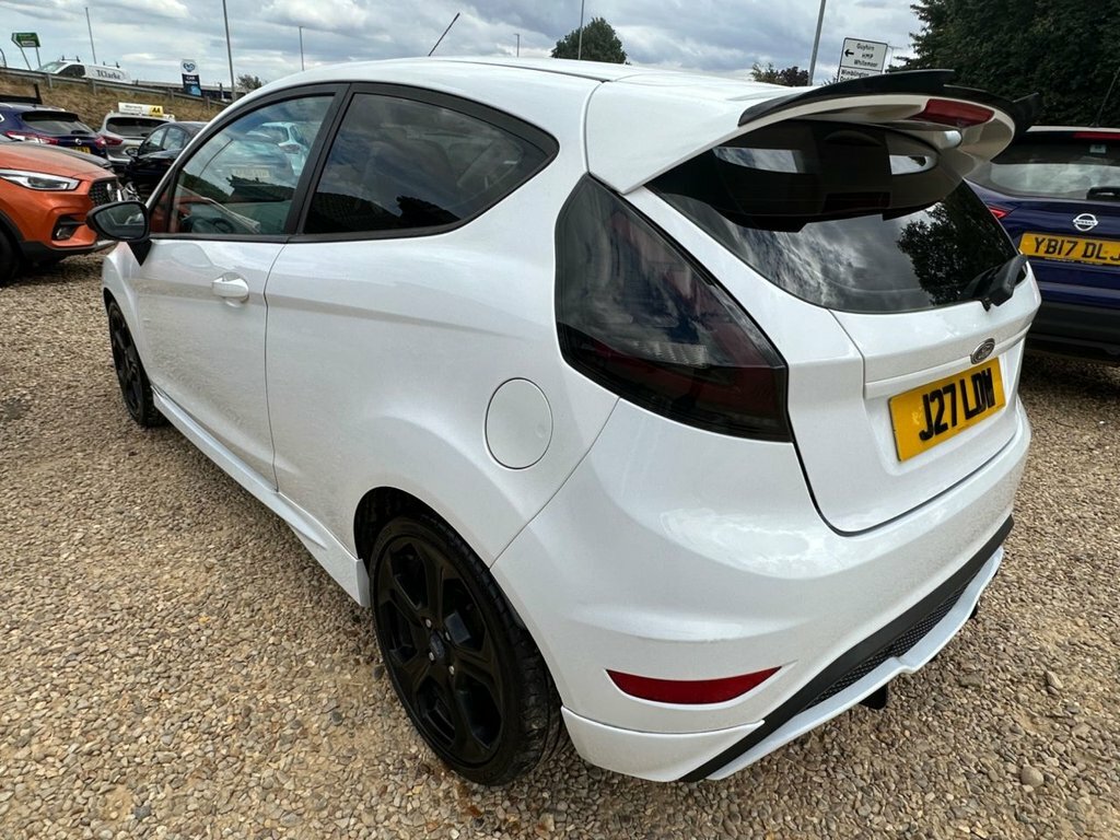 Ford Fiesta 1.6 Titanium Hatchback 139 Gkm Red #5