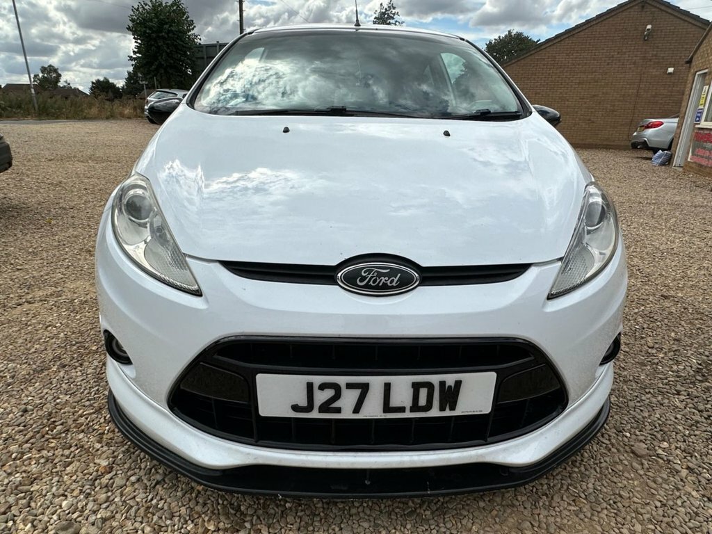 Ford Fiesta 1.6 Titanium Hatchback 139 Gkm Red #4