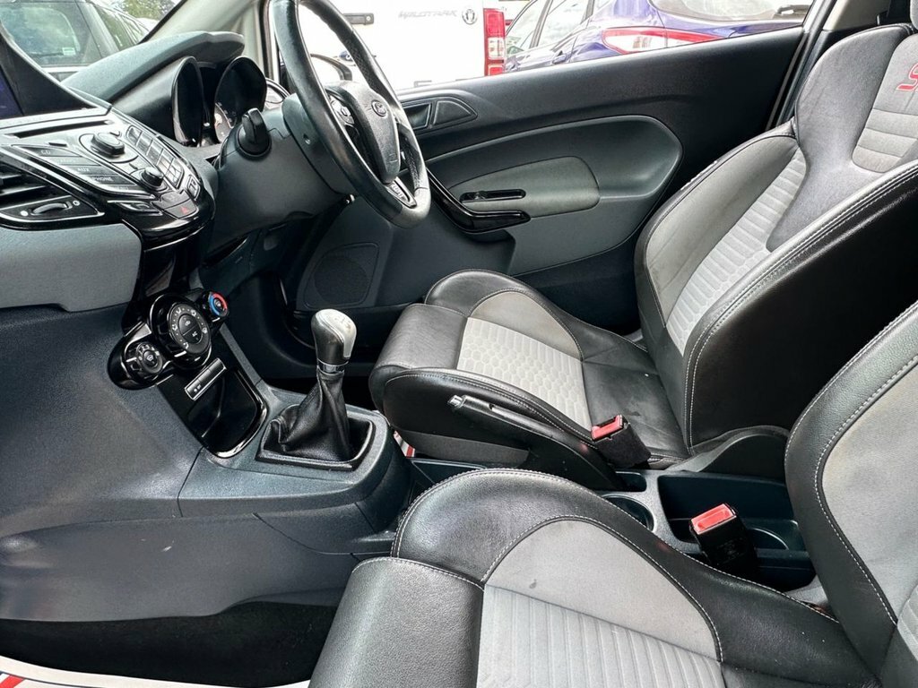 Ford Fiesta 1.6 Titanium Hatchback 139 Gkm Red #54