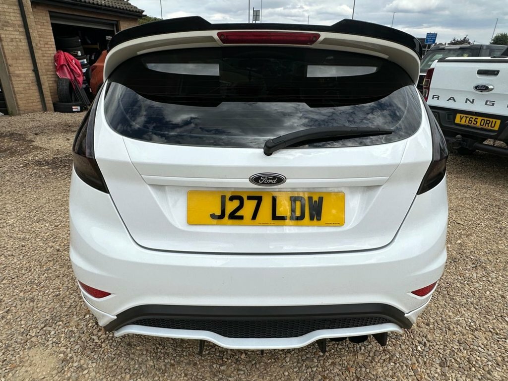 Ford Fiesta 1.6 Titanium Hatchback 139 Gkm Red #6