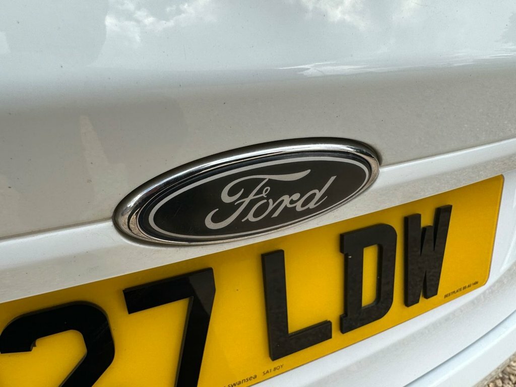 Ford Fiesta 1.6 Titanium Hatchback 139 Gkm Red #12
