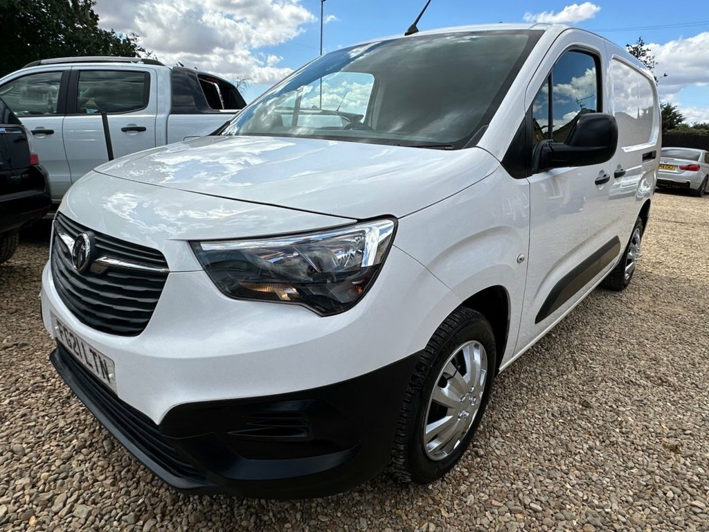 Vauxhall Combo 1.5L Dynamic White