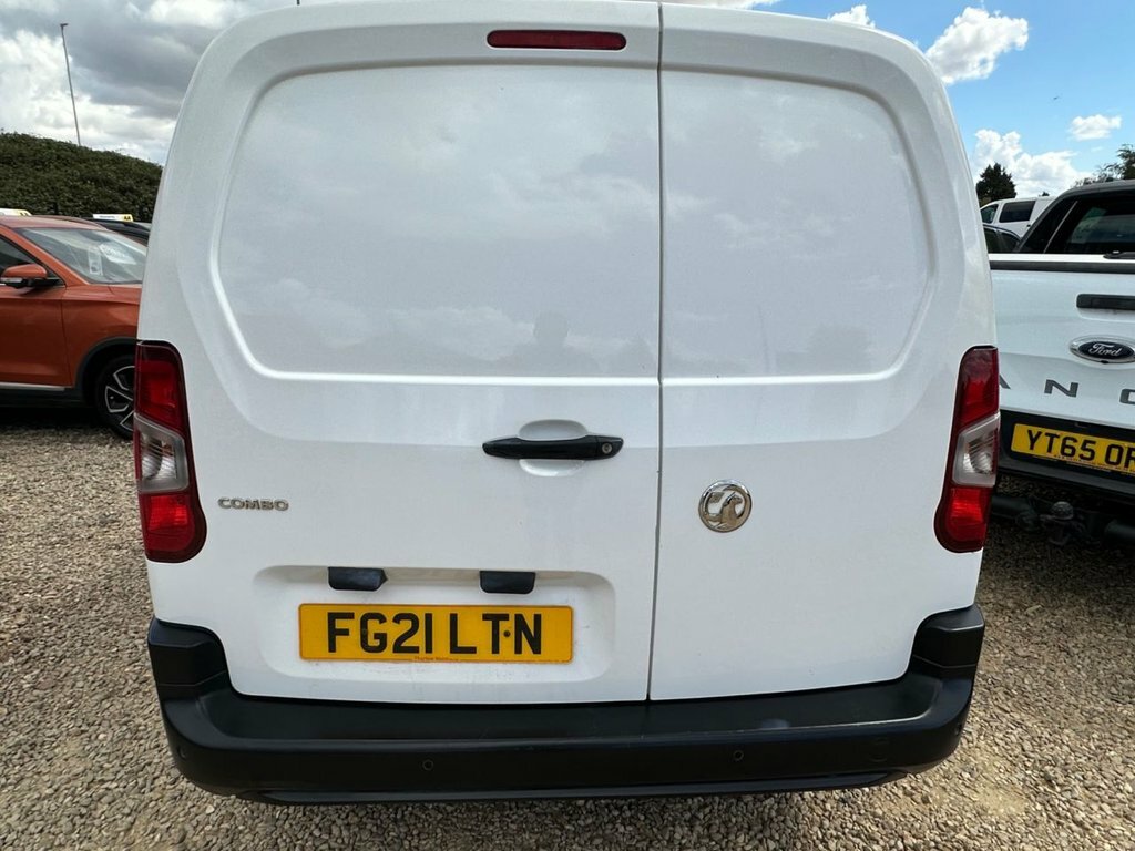 Vauxhall Combo 1.5L Dynamic White #6