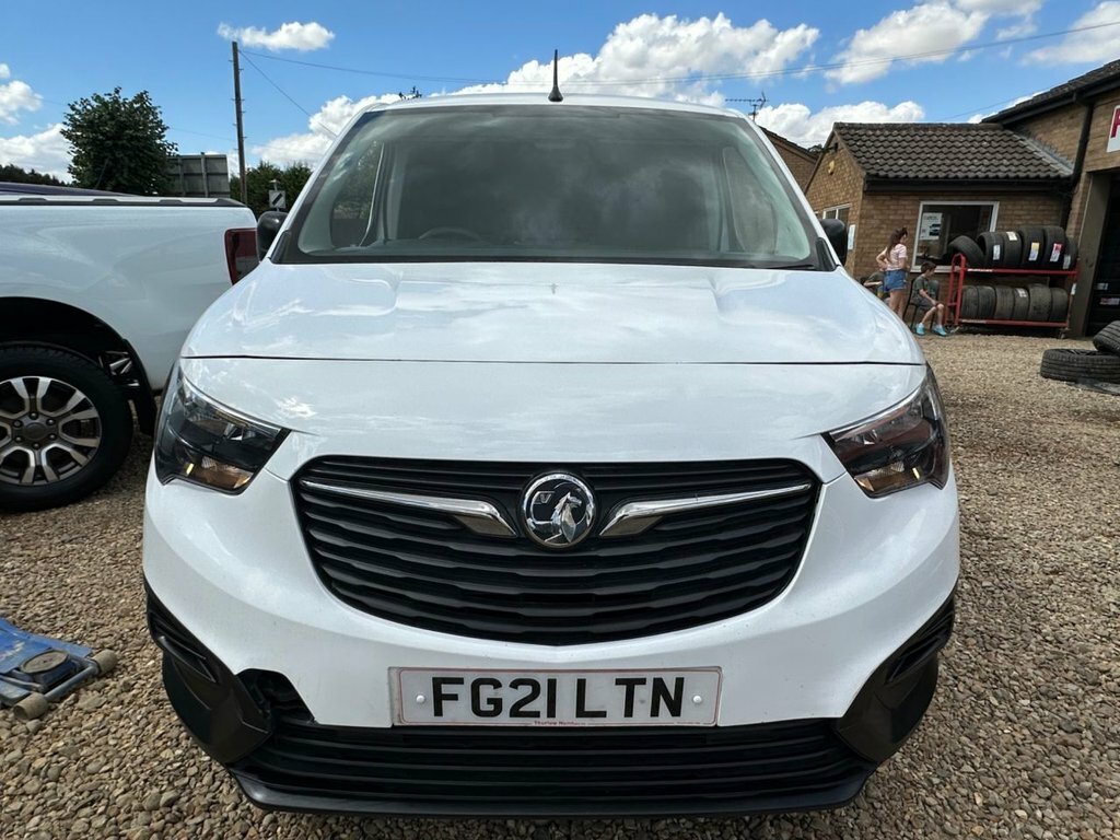 Vauxhall Combo 1.5L Dynamic White #2