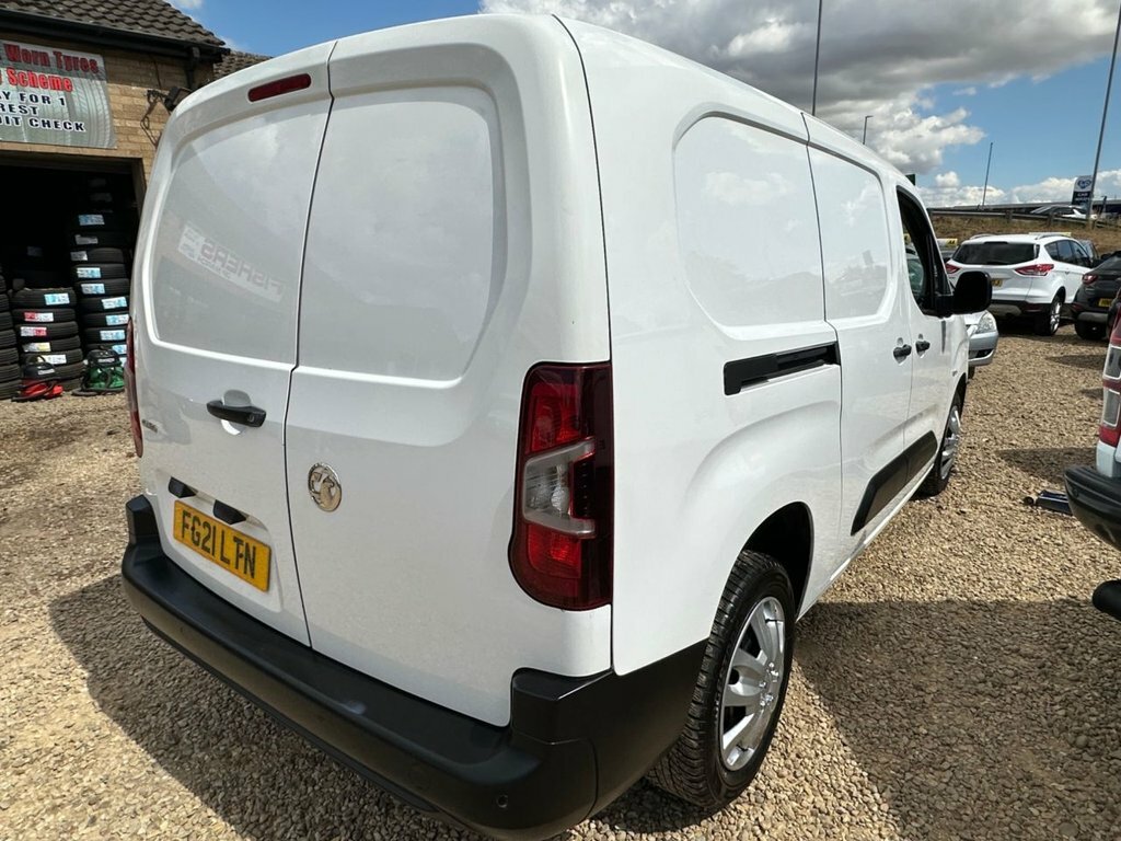 Vauxhall Combo 1.5L Dynamic White #3