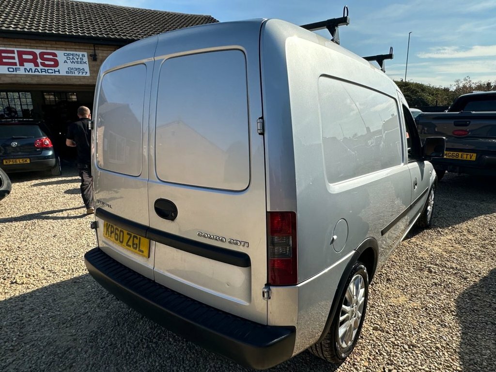 Vauxhall Combo Panel Van Red #8