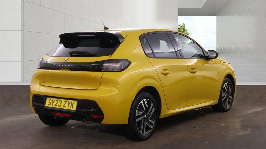 Peugeot 208 1.2L Allure Premium Yellow #5