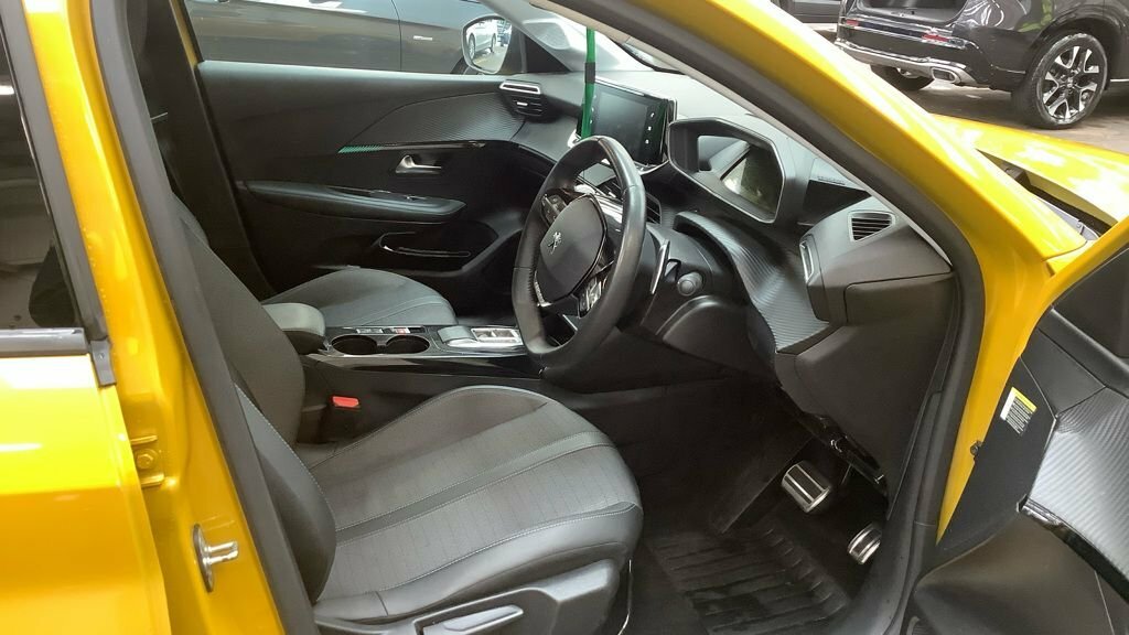 Peugeot 208 1.2L Allure Premium Yellow #2
