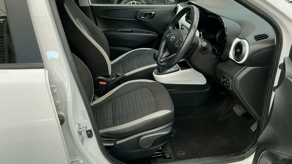 Hyundai I10 1L Premium White #2