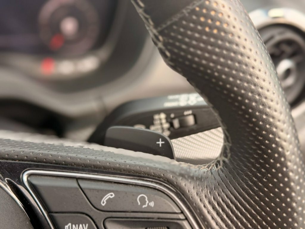 Audi SQ2 2L Black Edition Blue #40