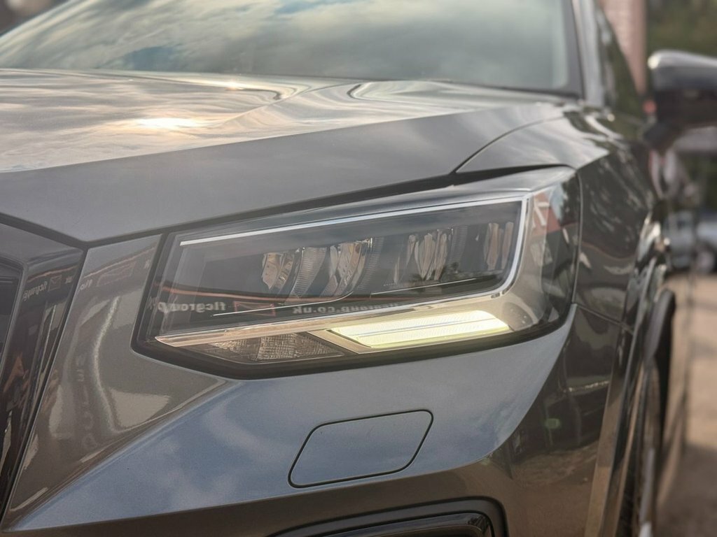 Audi SQ2 2L Black Edition Blue #60