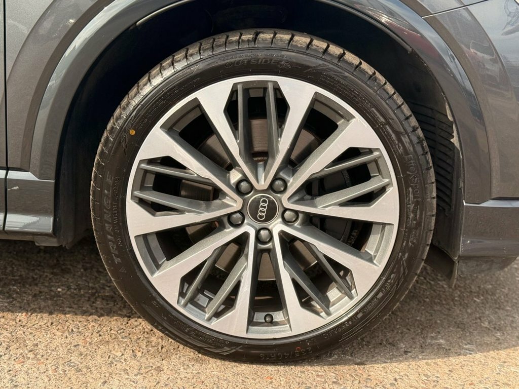 Audi SQ2 2L Black Edition Blue #53
