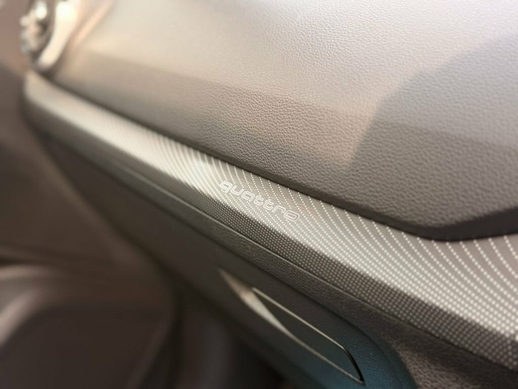 Audi SQ2 2L Black Edition Blue #49