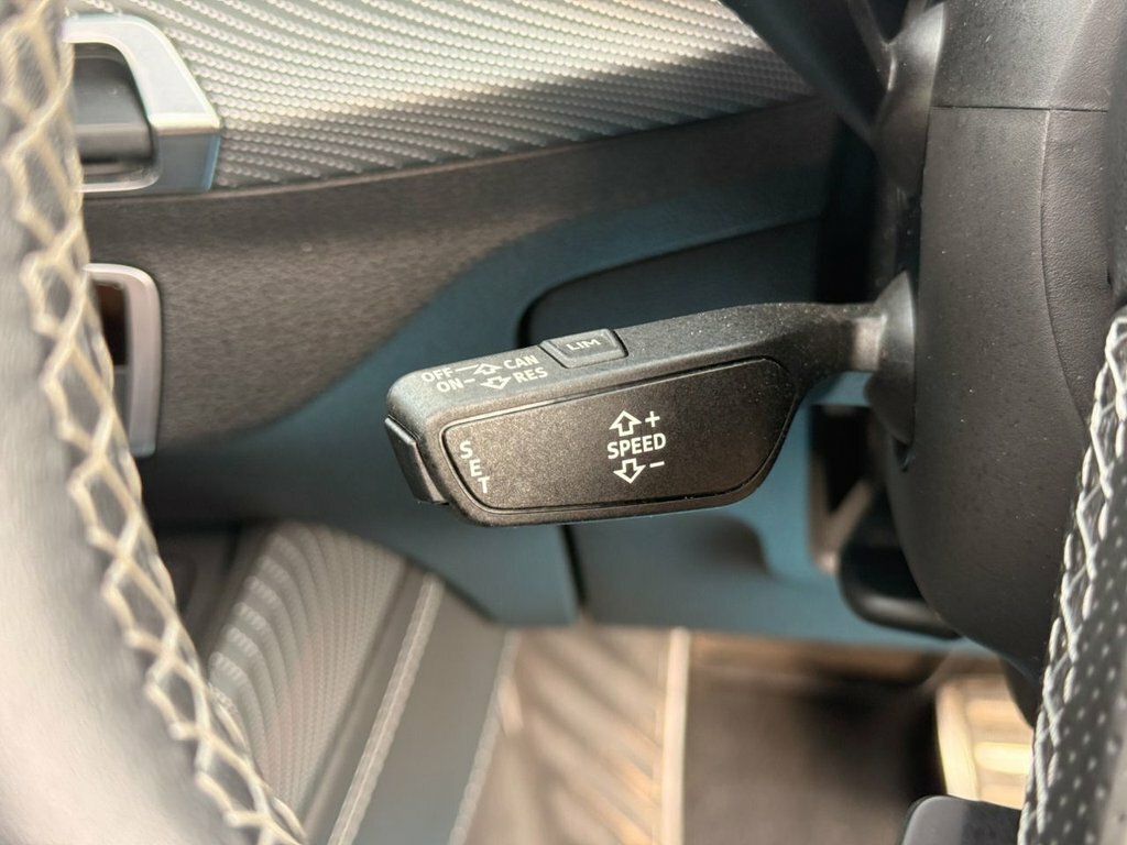Audi SQ2 2L Black Edition Blue #44