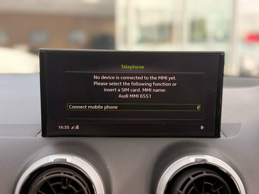 Audi SQ2 2L Black Edition Blue #27