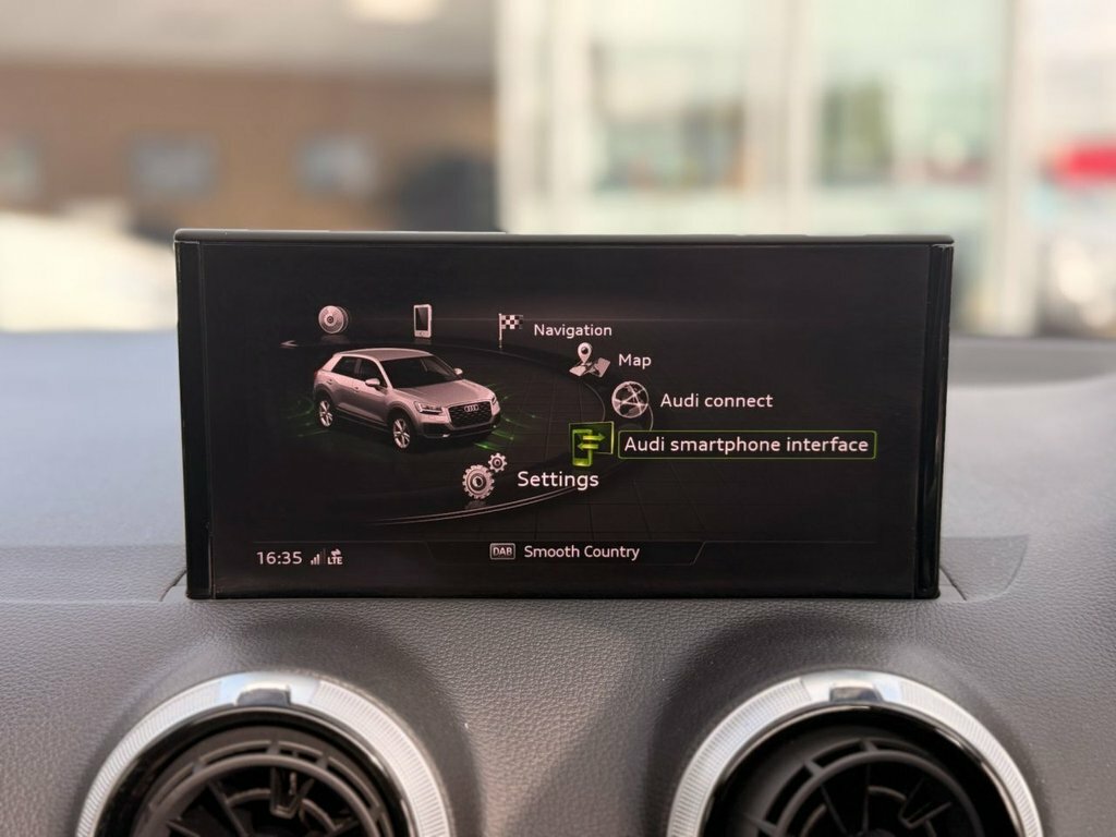 Audi SQ2 2L Black Edition Blue #24