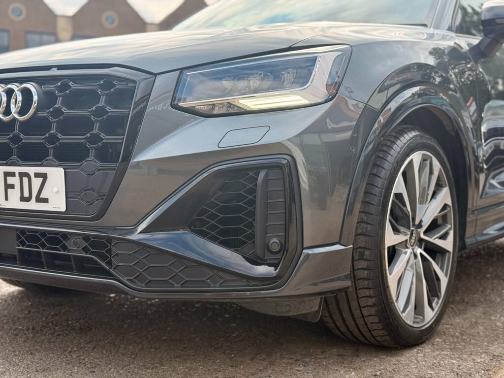 Audi SQ2 2L Black Edition Blue #57