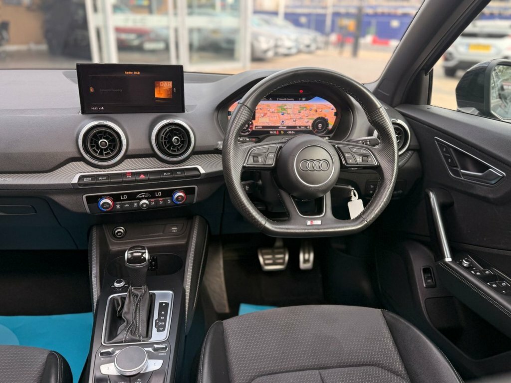 Audi SQ2 2L Black Edition Blue #2
