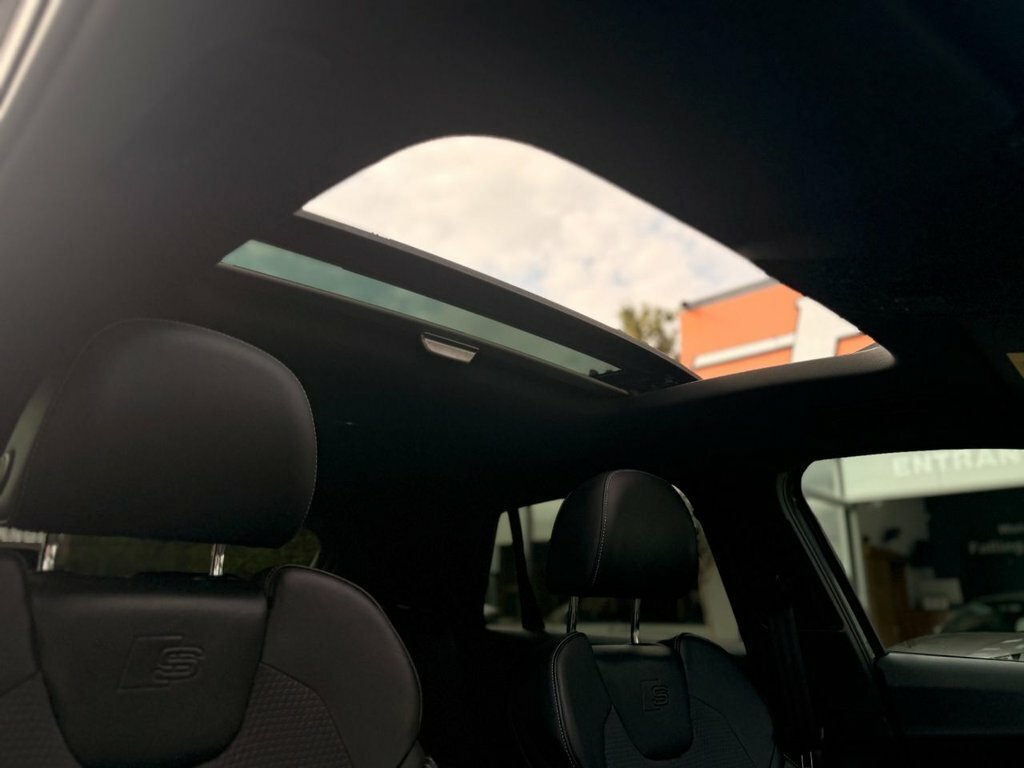 Audi SQ2 2L Black Edition Blue #20