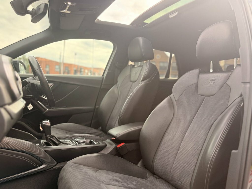 Audi SQ2 2L Black Edition Blue #11