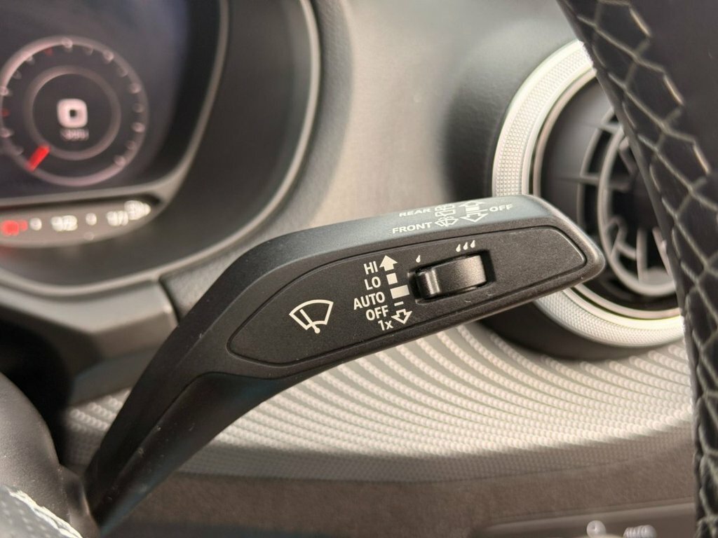 Audi SQ2 2L Black Edition Blue #45