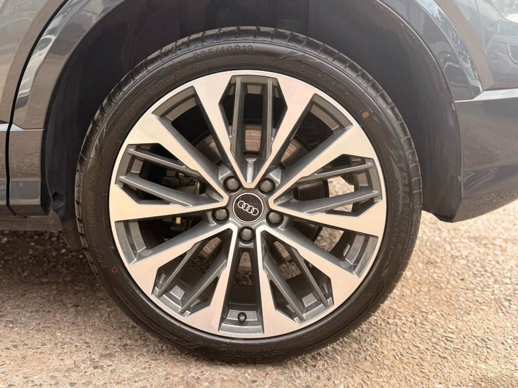 Audi SQ2 2L Black Edition Blue #54