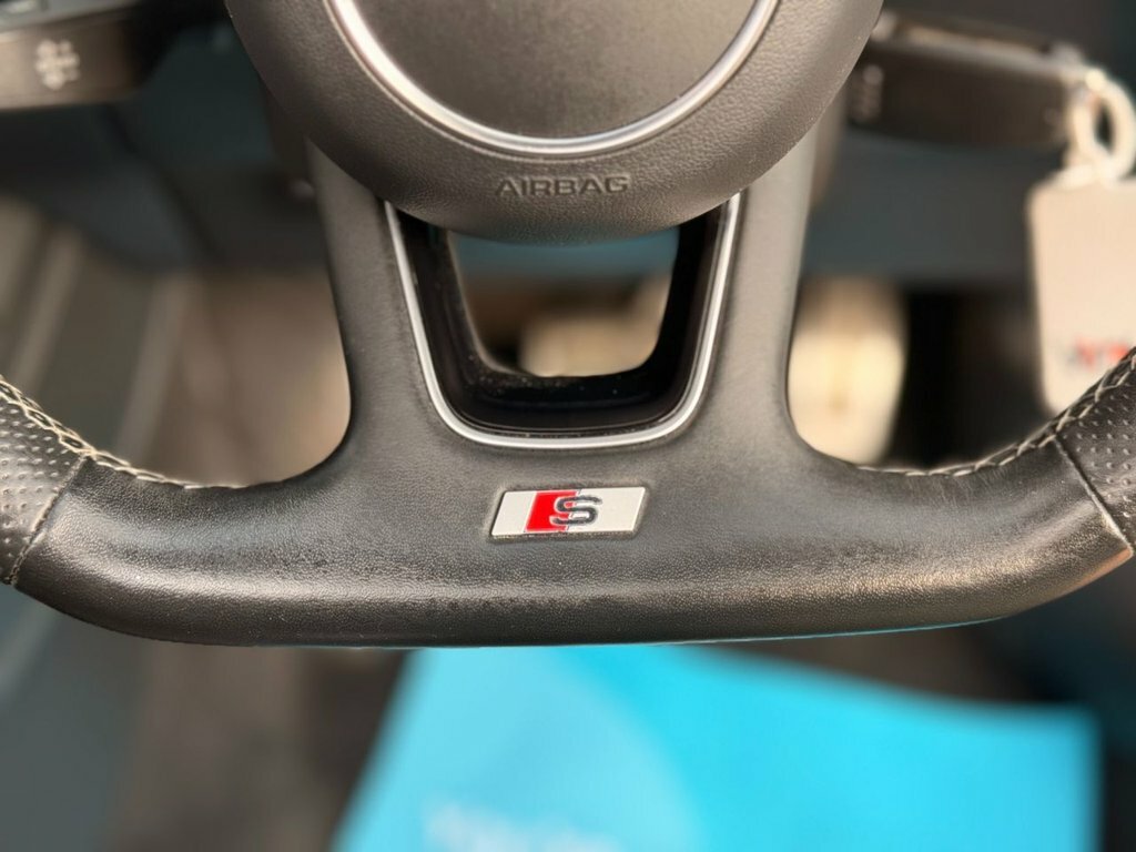 Audi SQ2 2L Black Edition Blue #42