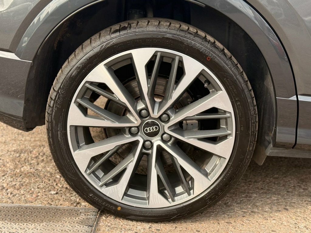 Audi SQ2 2L Black Edition Blue #56