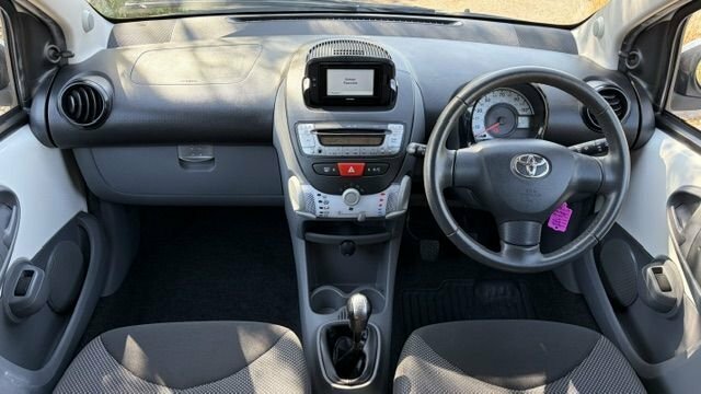 Toyota Aygo 1.0 Vvt-i Go Hatchback White #2