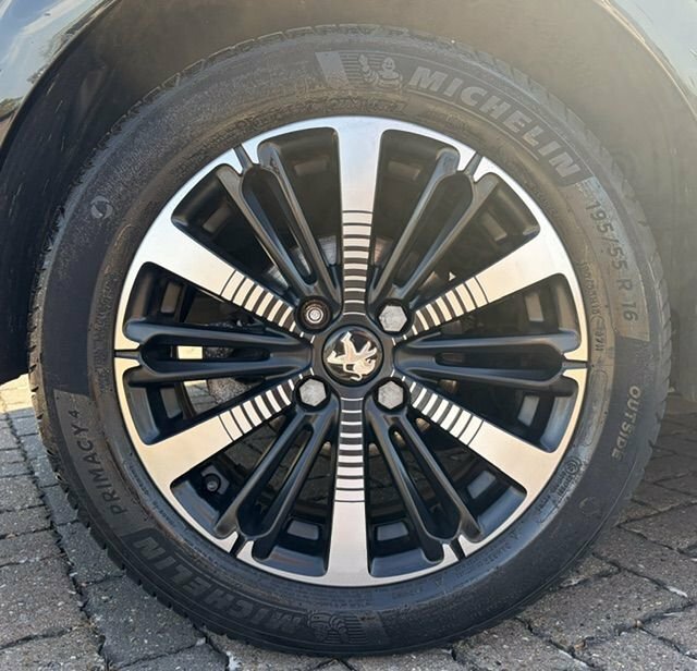 Peugeot 208 1.5 Bluehdi Tech Edition Black #5