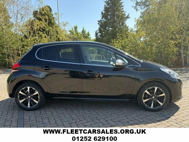 Peugeot 208 1.5 Bluehdi Tech Edition Black #4