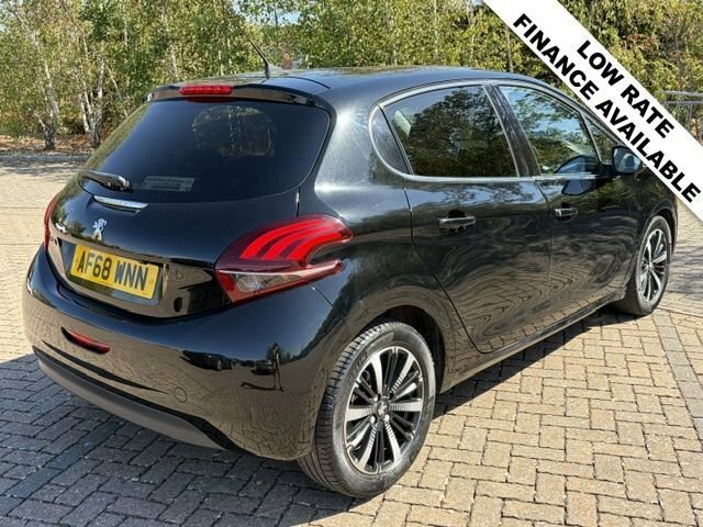 Peugeot 208 1.5 Bluehdi Tech Edition Black #6