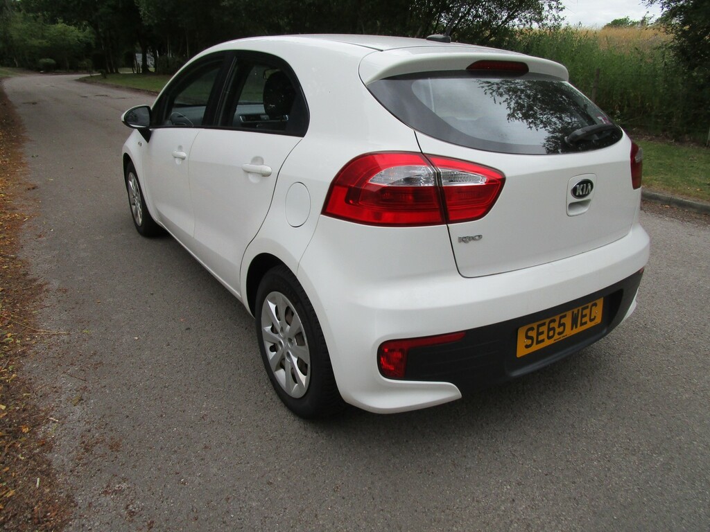 Kia RIO 1.3 1 - 13 Services - Great Little Car - 35 Road SE65WEC White #6