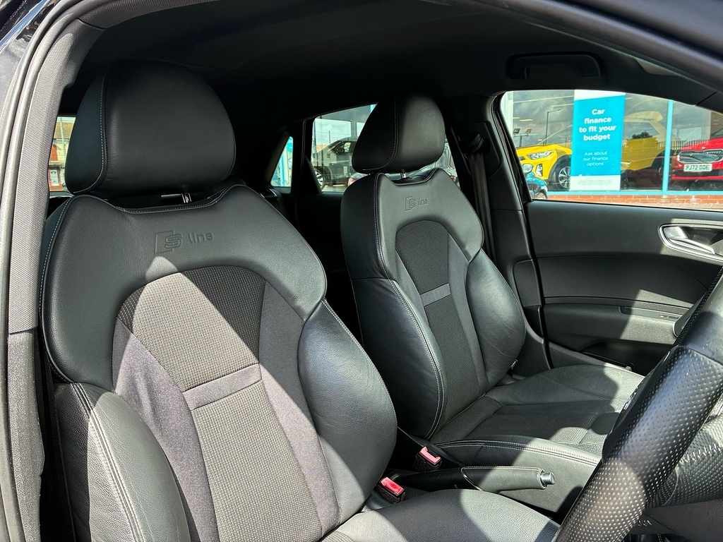Audi A1 Tfsi S Line Black #6
