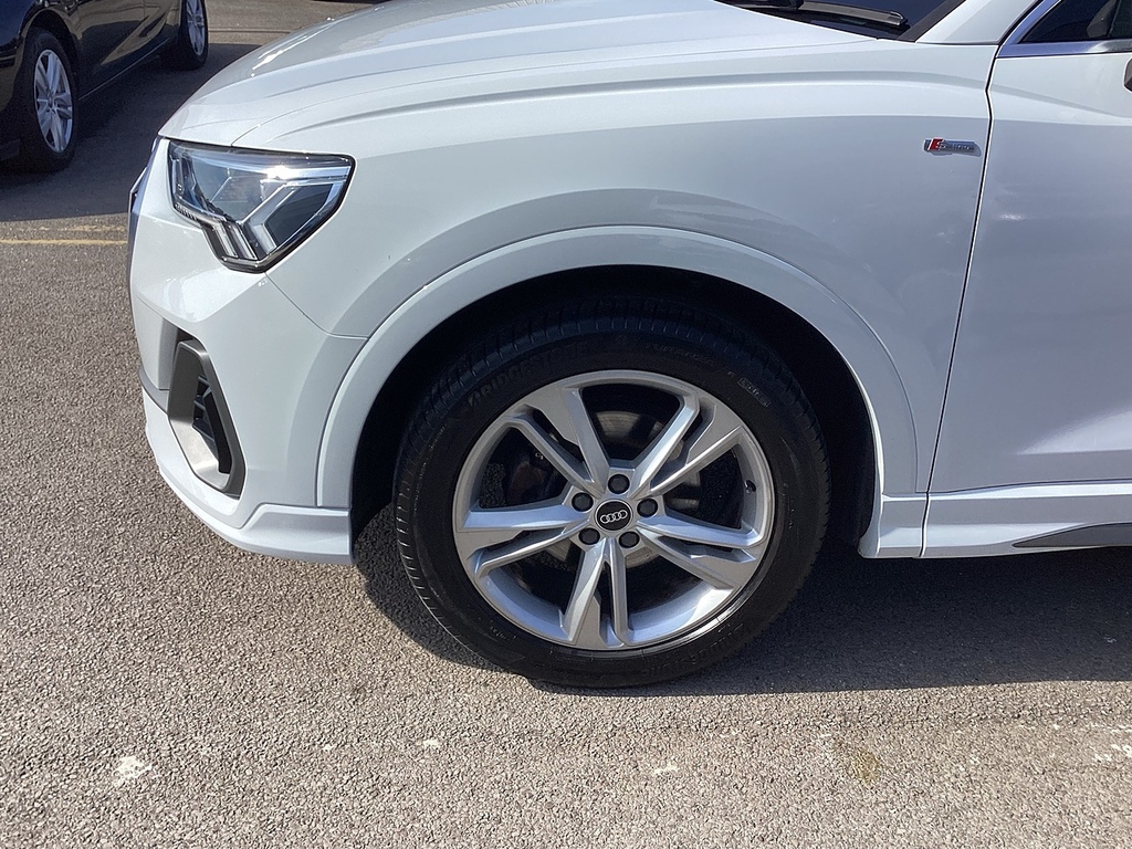 Audi Q3 35 Tfsi Sport S Tronic Comfortsound Pack Silver #18