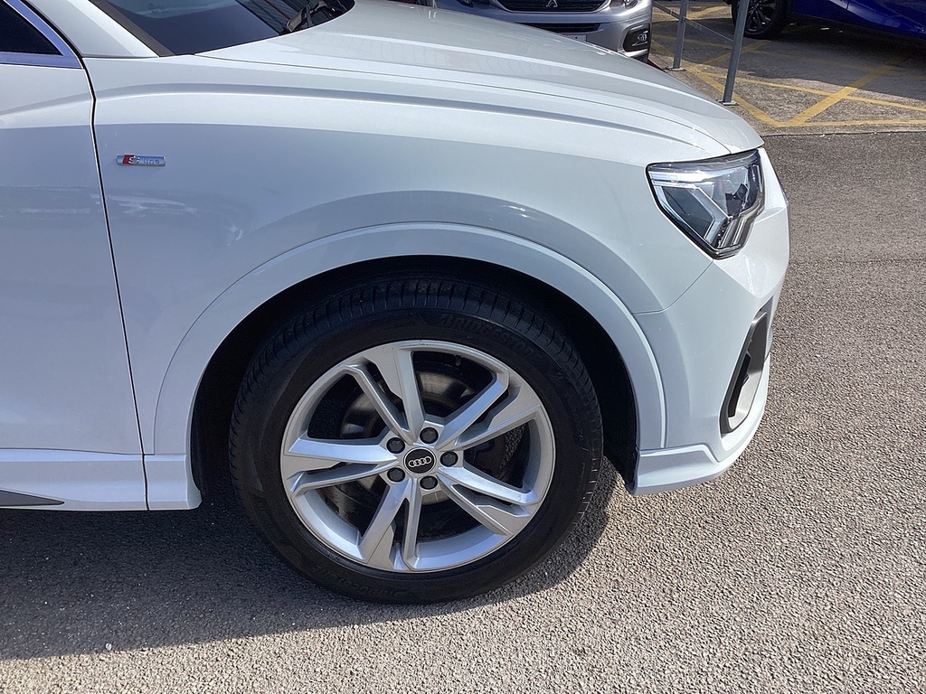Audi Q3 35 Tfsi Sport S Tronic Comfortsound Pack Silver #25