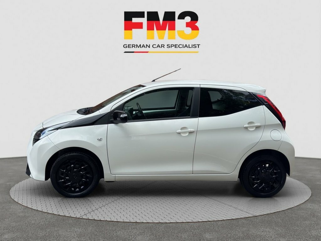 Toyota Aygo 1L X-play MF20XSZ White #4