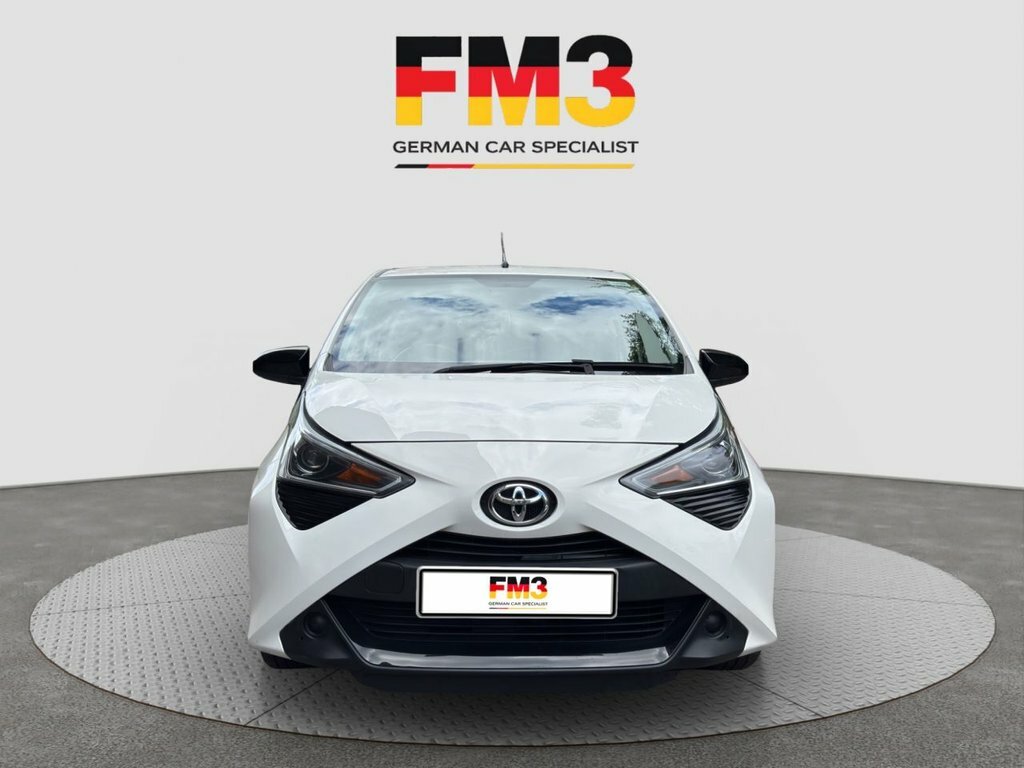 Toyota Aygo 1L X-play MF20XSZ White #2