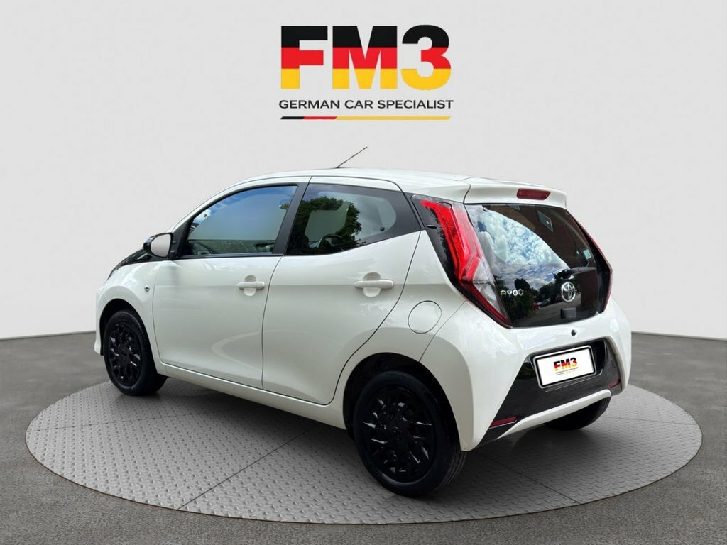Toyota Aygo 1L X-play MF20XSZ White #6